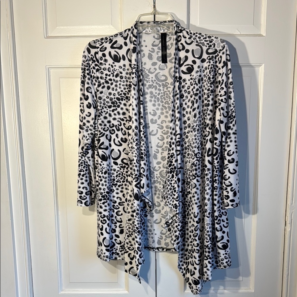 Isabella Rodriguez Leopard Print Open Front Topper Size L
